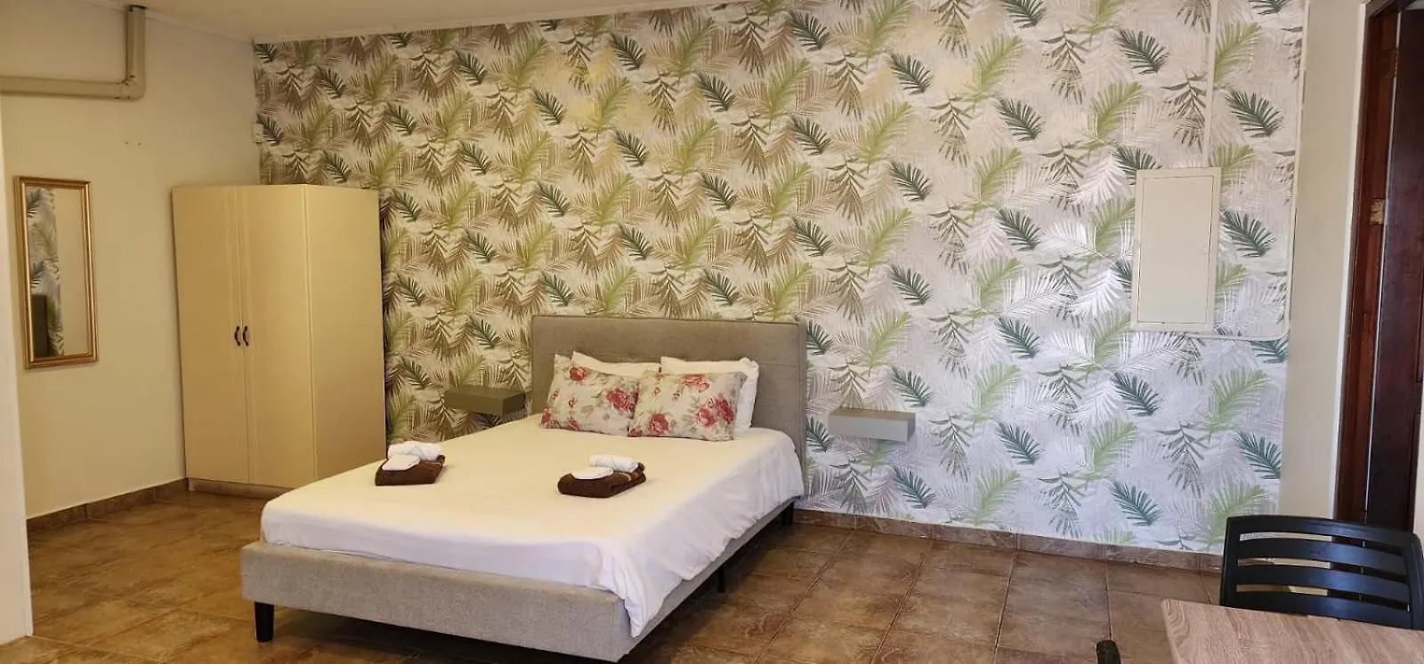 One Bedroom Apartment Near The Beach location